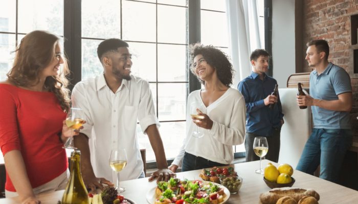 エレベーターピッチができれば、飲み屋でも面白く話せるか？ – 歩きながら考える vol.213